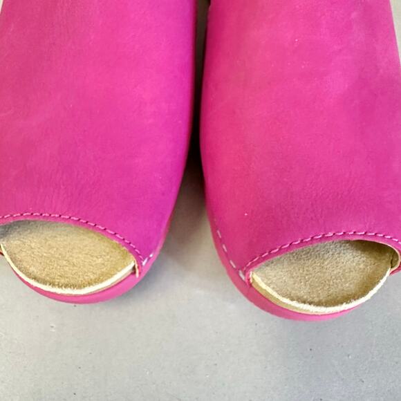 Dansko Ravyn peep-toe sandal in fuchsia milled nubuck Euro Size 38 US 8.5/9 - Picture 4 of 16